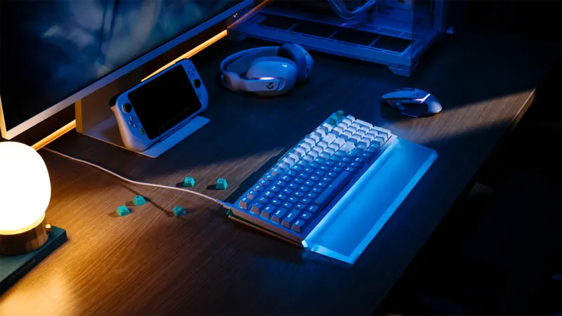 Logitech G512 X sistema Dual Swap con switch analogici e meccanici intercambiabili