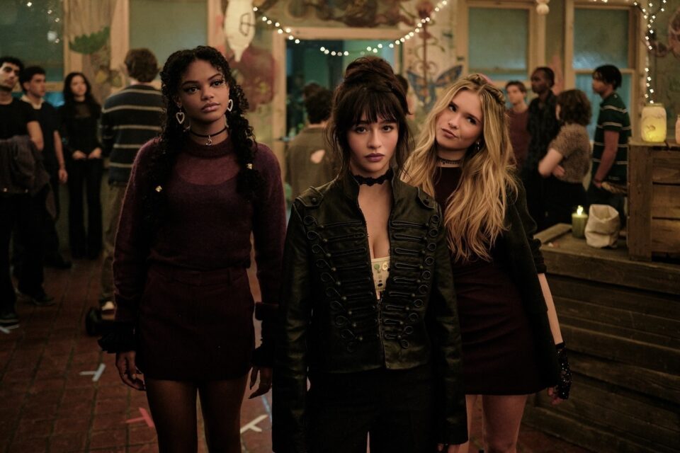 Il cast di Coven Academy disponibile dal 2 ottobre su Disney+